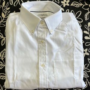 (471)NWOT Mens long sleeve white dress shirt by Jos A Bank. Size 15-33